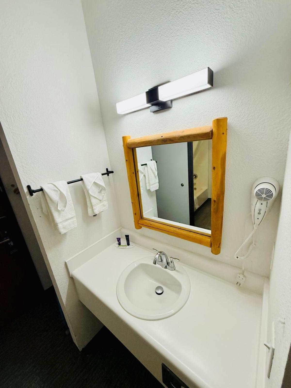 Knights Inn New Florence Екстер'єр фото
