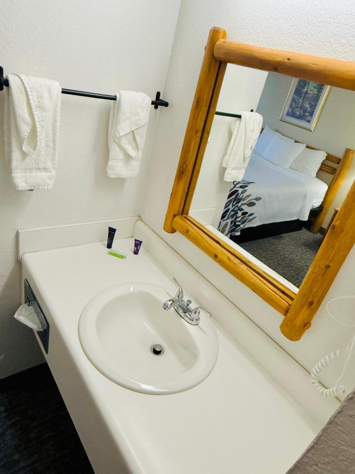 Knights Inn New Florence Екстер'єр фото